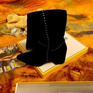 Womens boots worn once